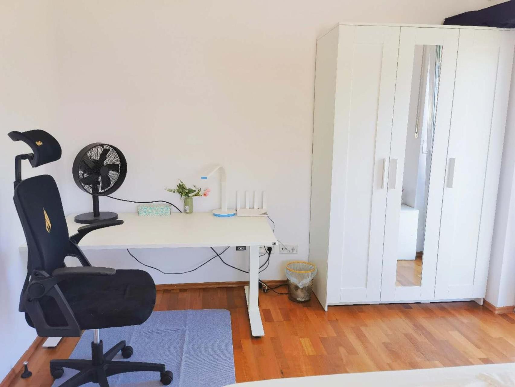 Waldzimmer In Der Stadt Naehe Messe * München